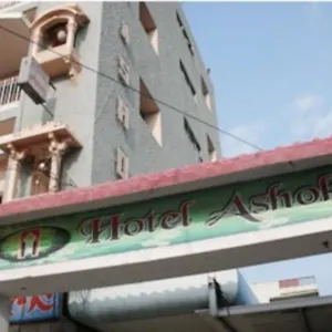 hotel-ashok.hotels-varanasi.com/